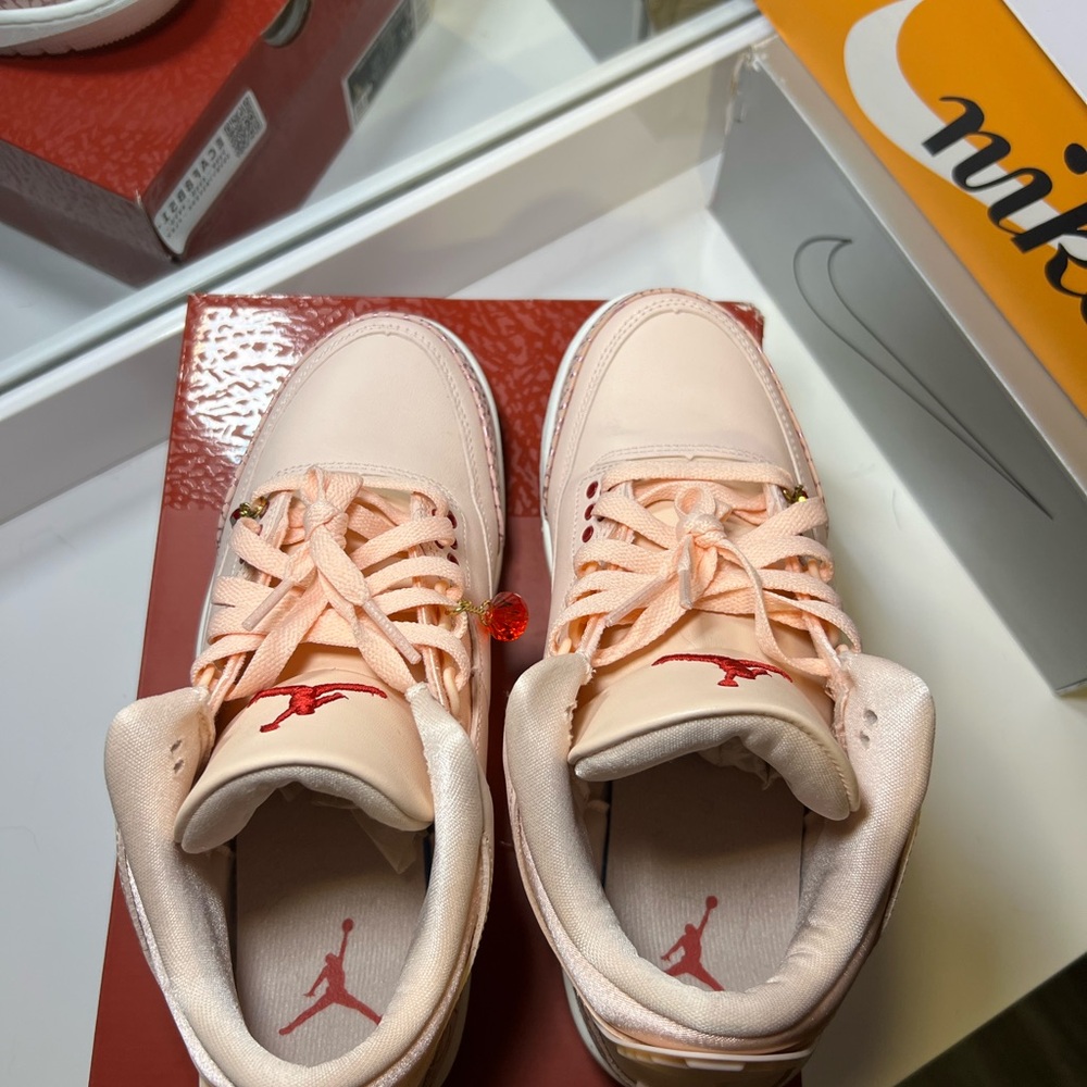 Jordan Retro 3 Women’s “Treat Yourself” - Picture 4 of 5